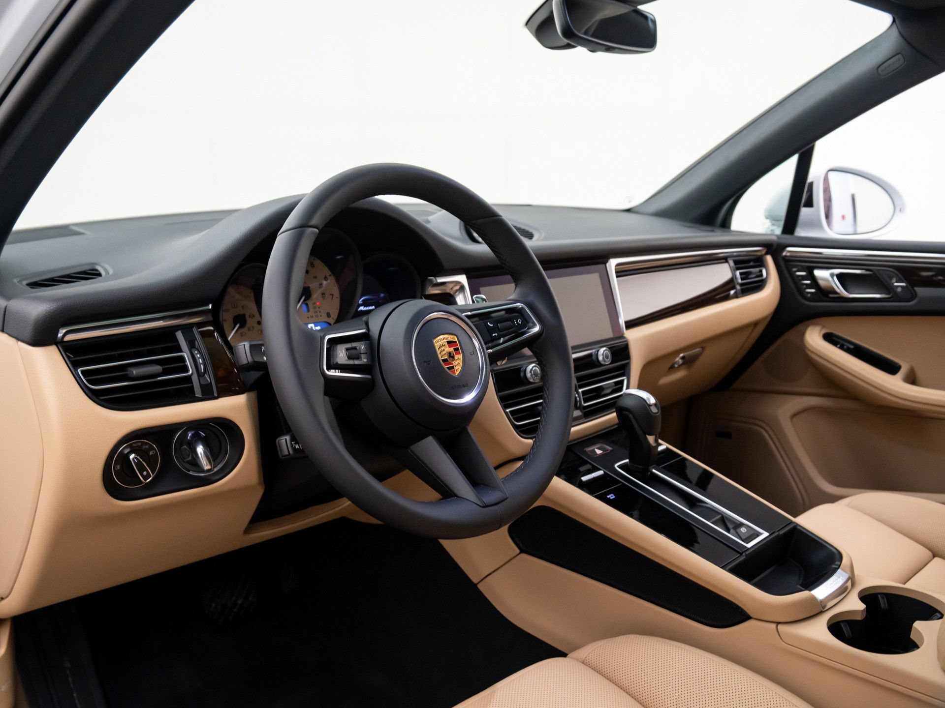 Used 2026 Porsche Macan AWD/4WD image 4