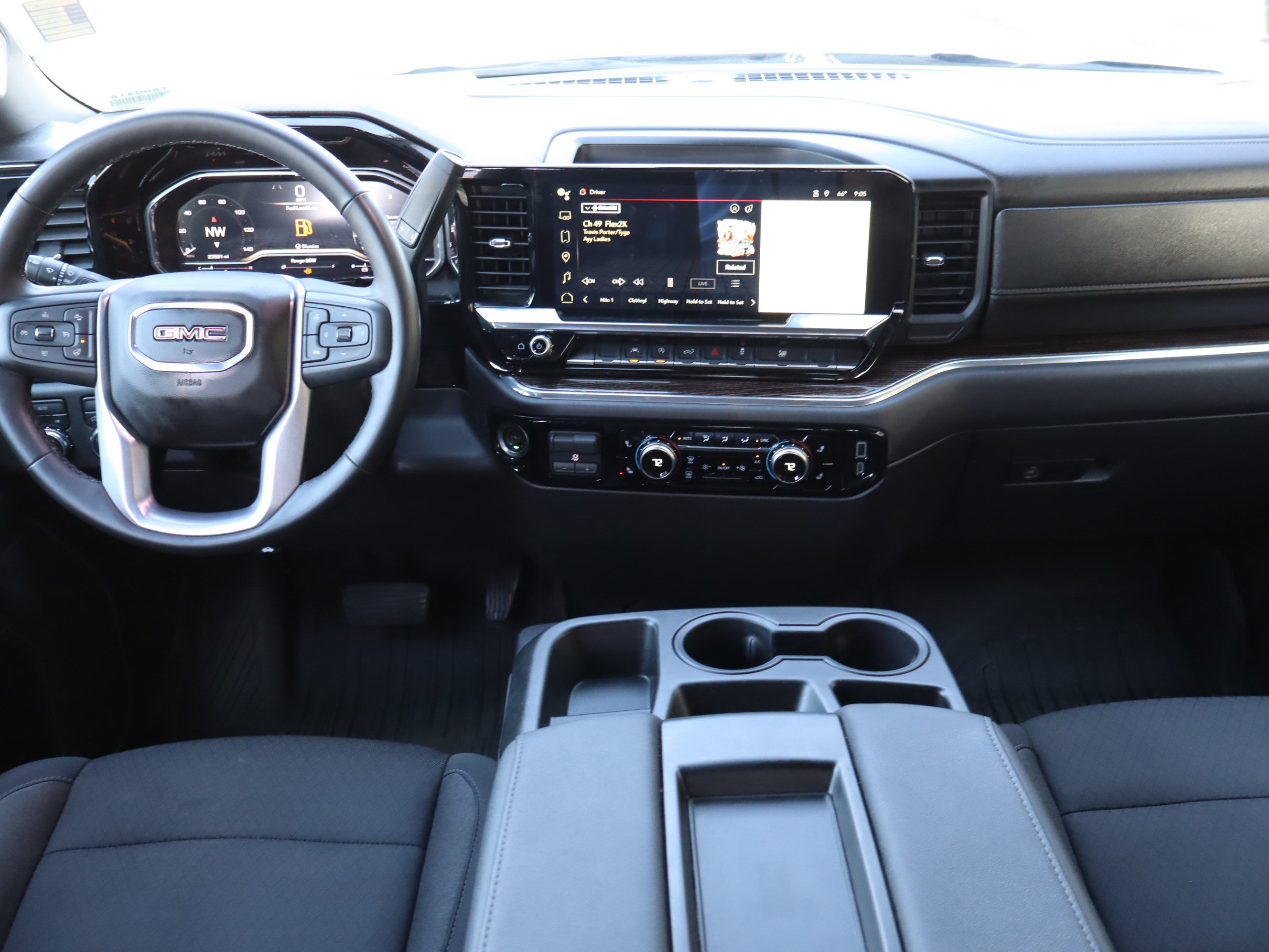 Used 2025 GMC Sierra 1500 SLE w/ Preferred Package AWD/4WD image 18