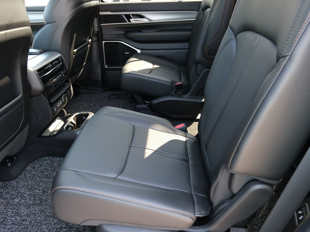 New 2026 Jeep Grand Wagoneer 4WD image 33