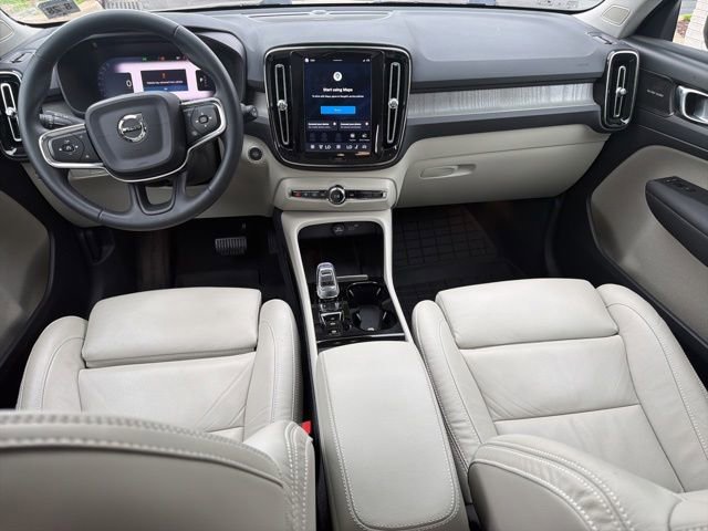 Certified 2023 Volvo XC40 B5 Ultimate w/ Protection Package Premier AWD/4WD image 4