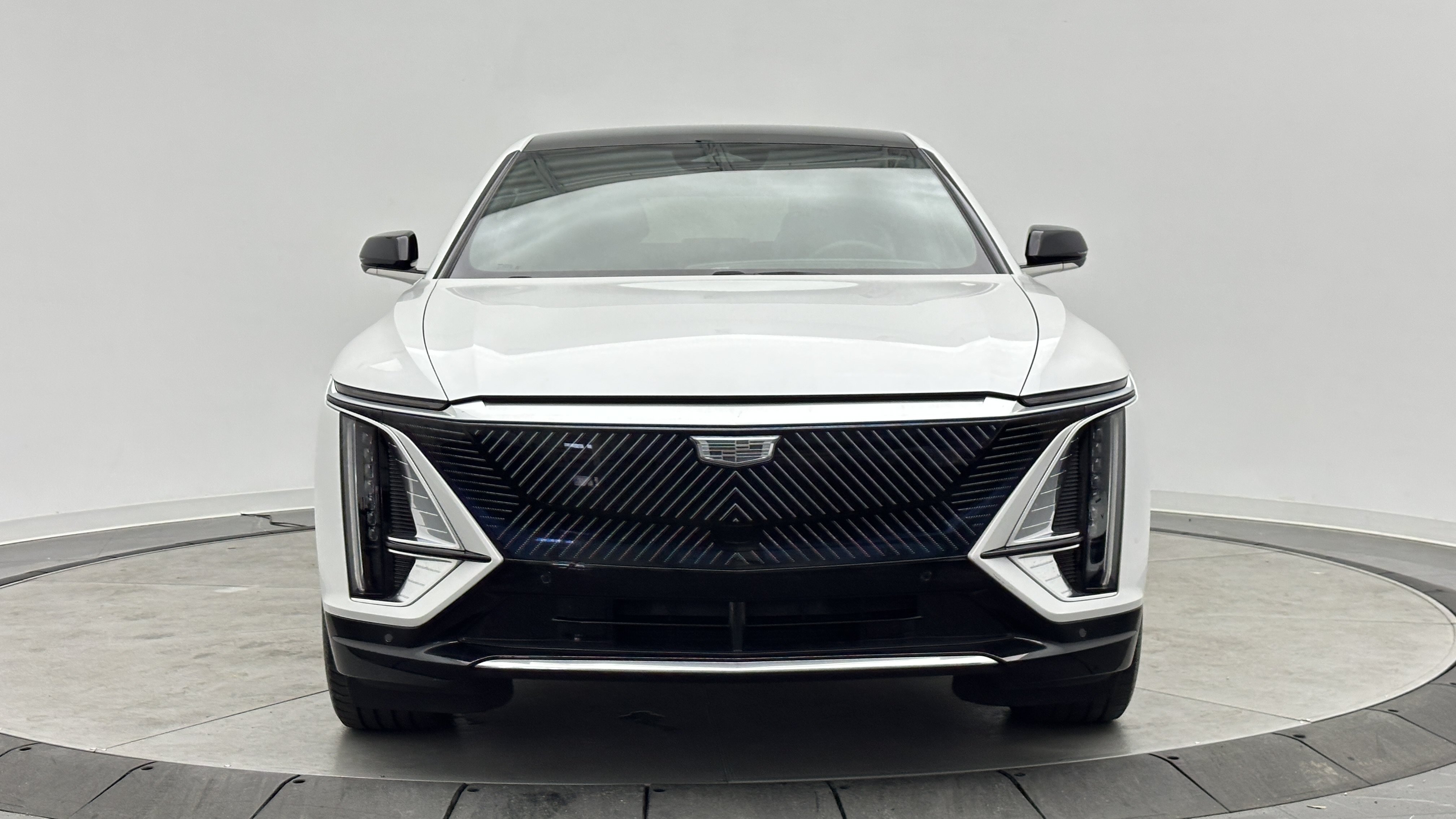 Used 2024 Cadillac Lyriq Tech RWD image 2