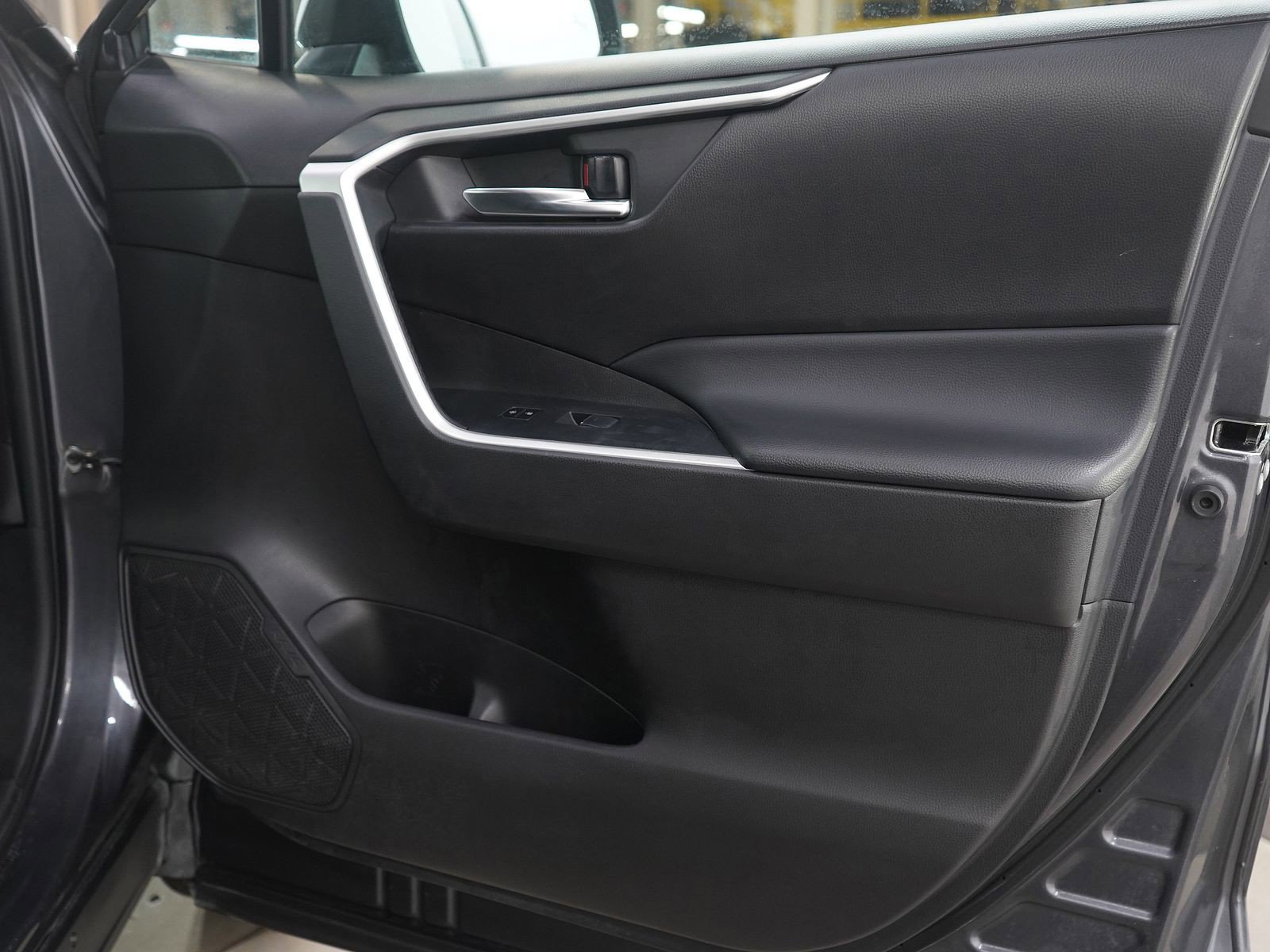 Used 2024 Toyota RAV4 XLE AWD/4WD image 12