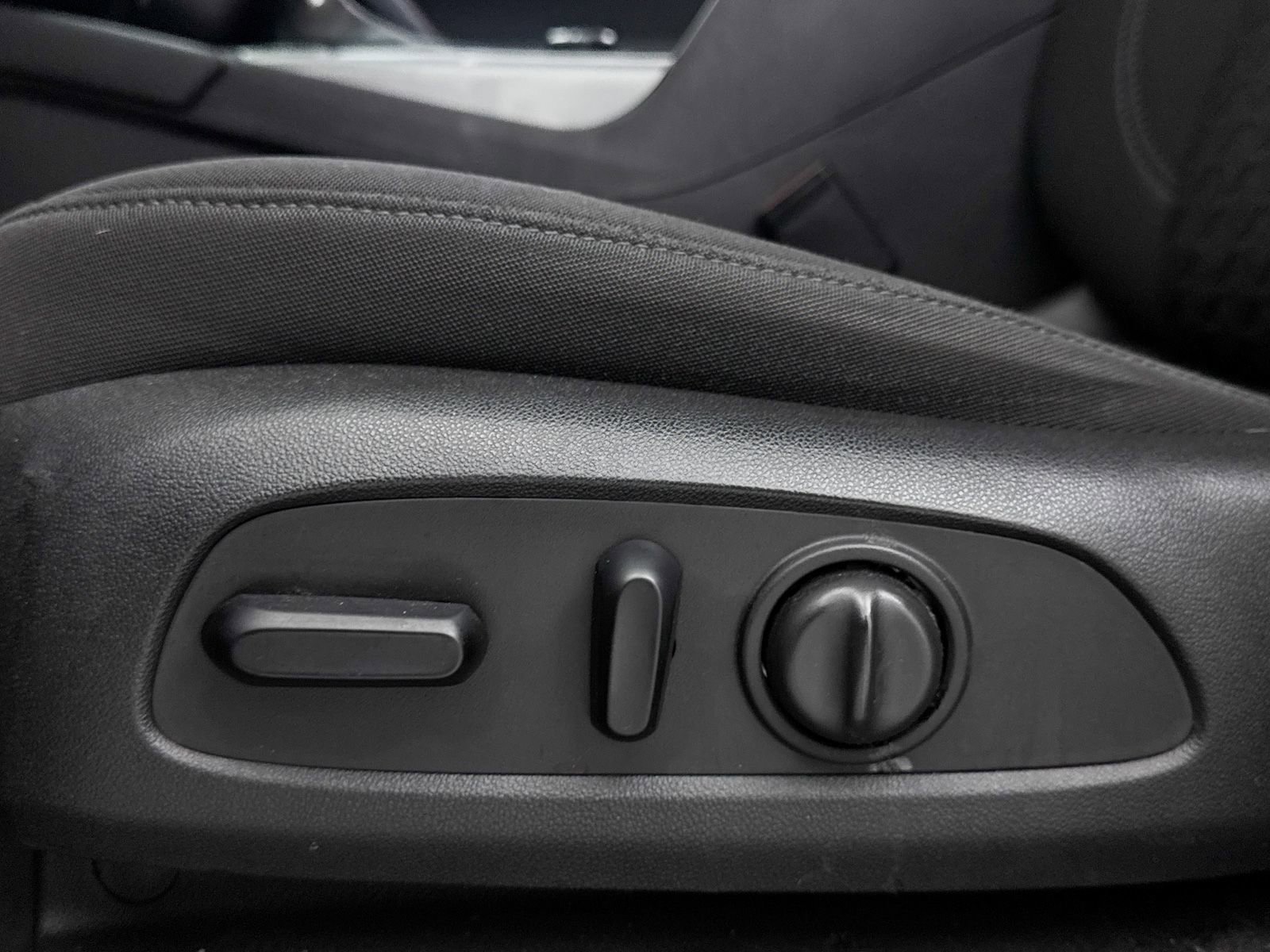 Used 2020 Chevrolet Blazer LT image 28