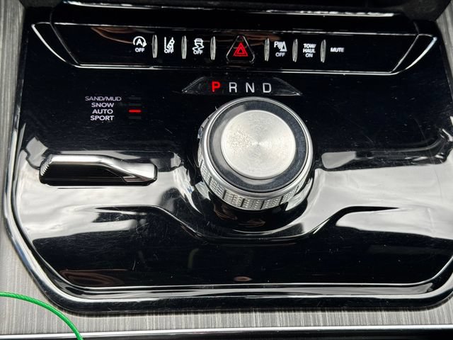 Certified 2024 Jeep Wagoneer L Series II w/ Flexible Seating Group AWD/4WD image 43