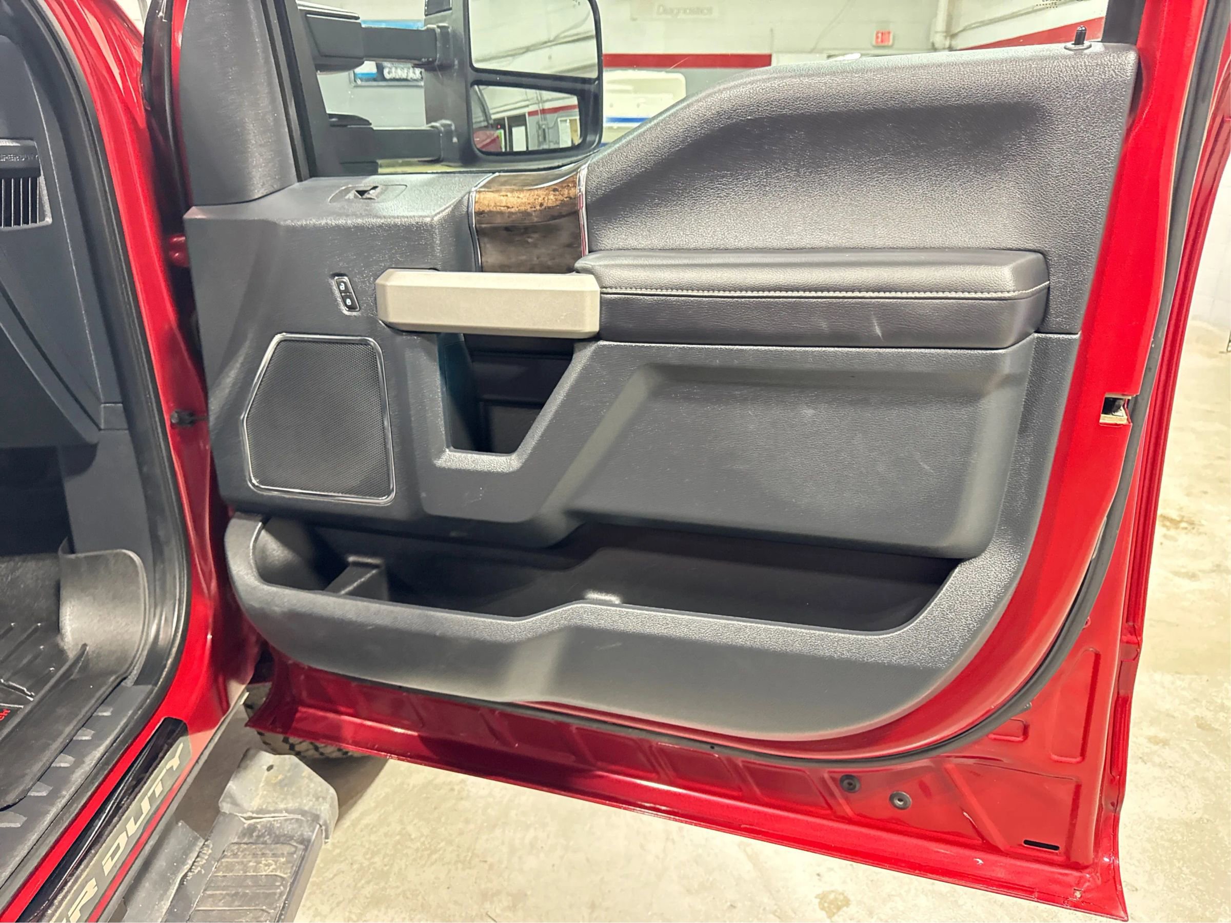 Used 2022 Ford F350 Lariat w/ Black Appearance Package image 26