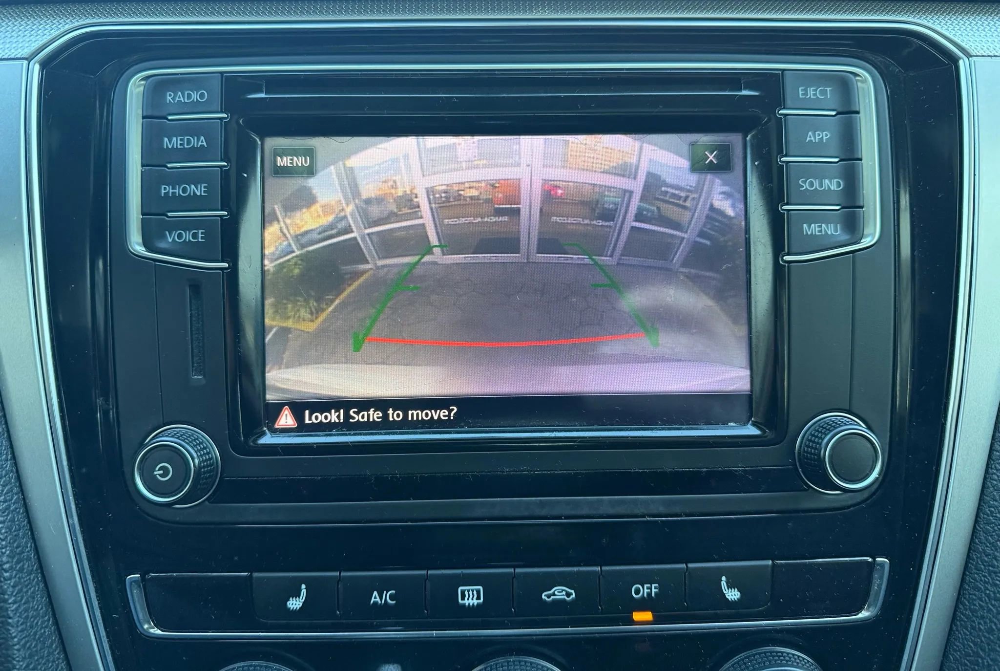 Used 2019 Volkswagen Passat 2.0T Wolfsburg w/ Wheels & Sunroof Package image 18