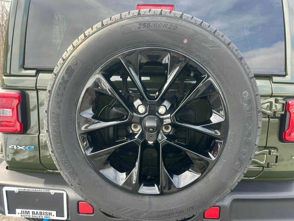 Used 2024 Jeep Wrangler Unlimited Sahara w/ Dual Top Group image 15