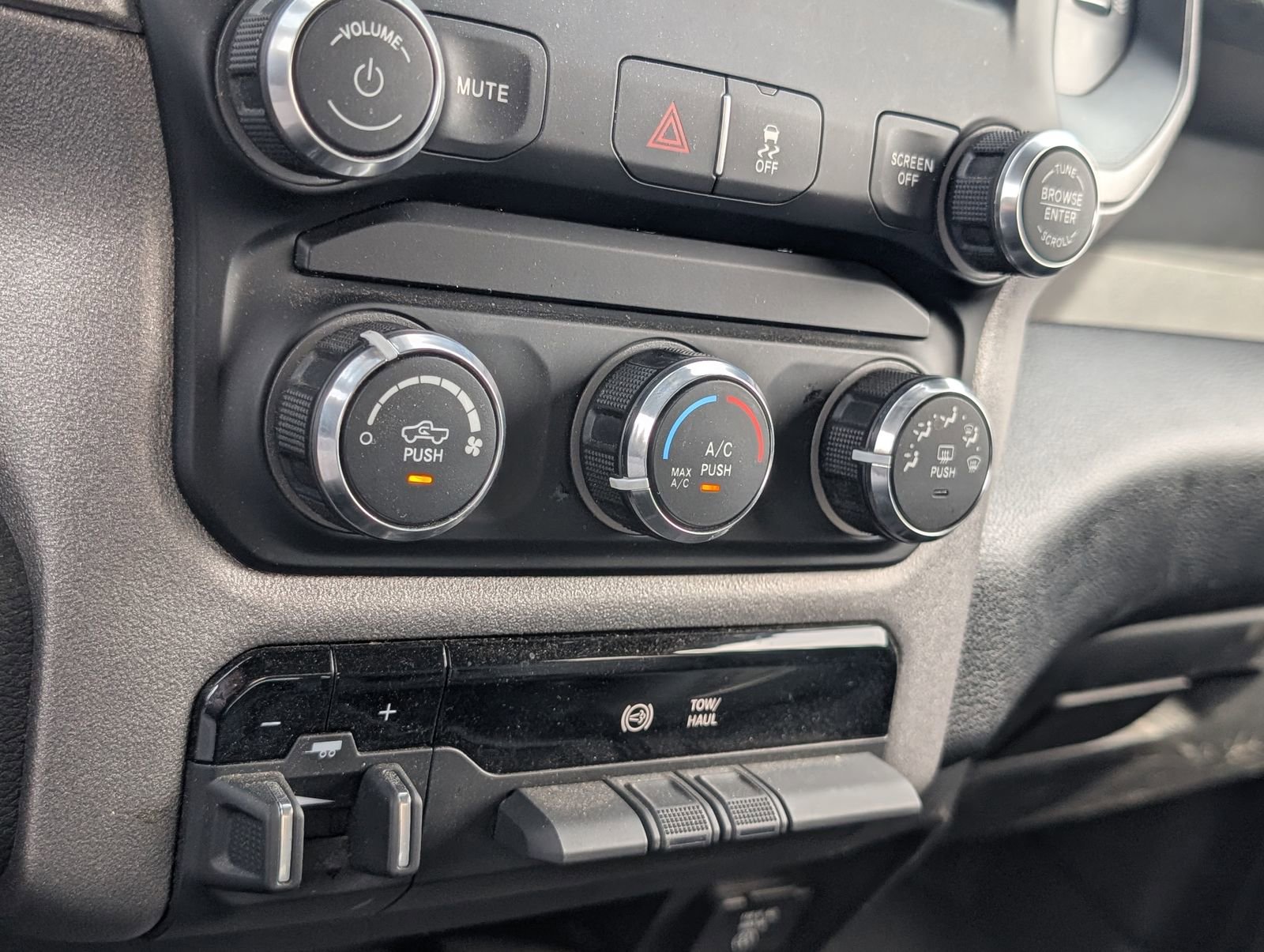 Used 2020 RAM 3500 Tradesman w/ Chrome Appearance Group image 16