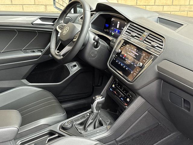 Used 2022 Volkswagen Tiguan SE image 8