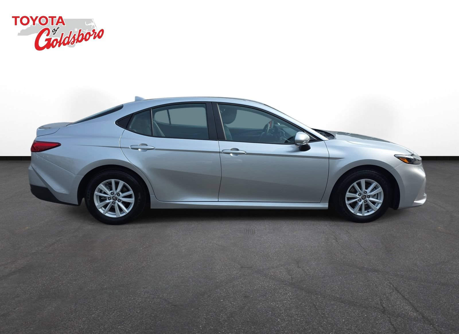 Used 2026 Toyota Camry LE w/ Convenience Package FWD image 4