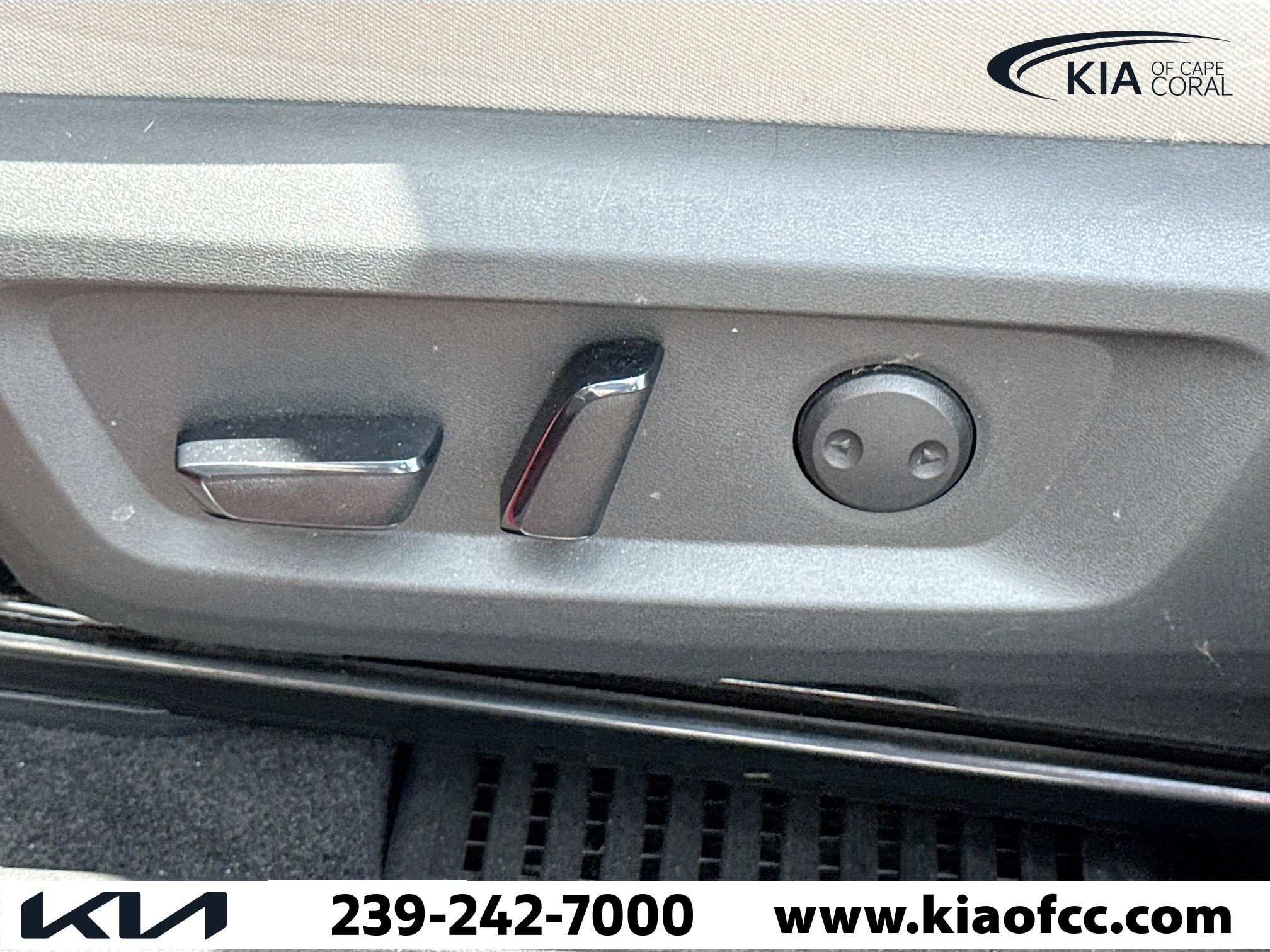 Used 2023 Nissan Rogue SV image 23