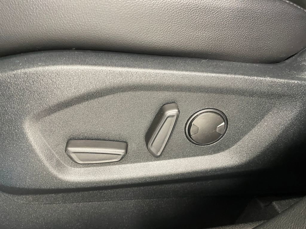 Used 2020 Ford Edge Titanium image 39