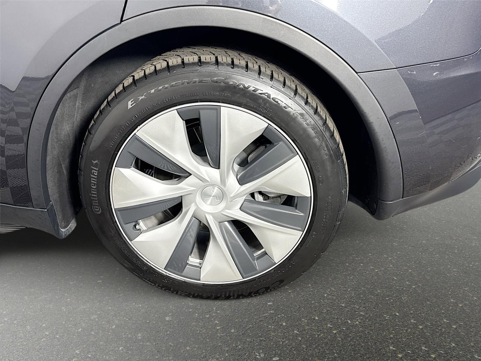 Used 2024 Tesla Model Y Long Range AWD/4WD image 29