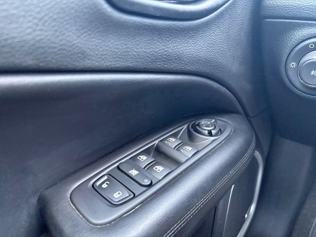 Used 2021 Jeep Compass Latitude w/ Sun and Sound Group image 12