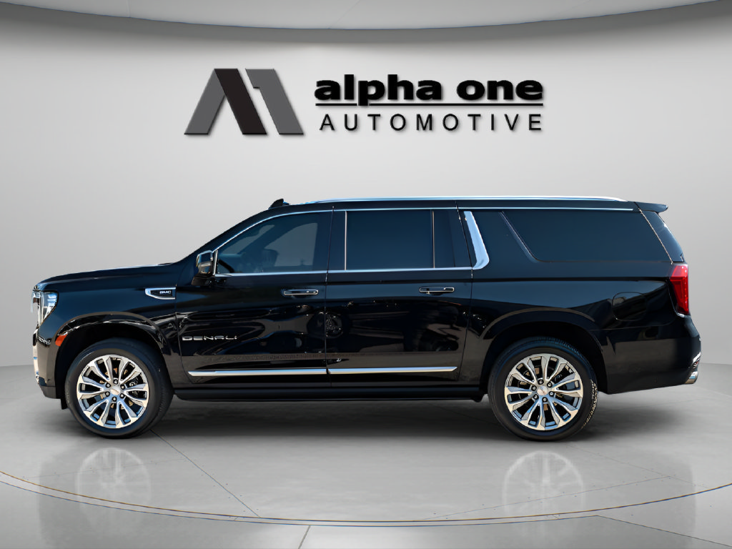Used 2024 GMC Yukon XL Denali w/ Denali Reserve Package RWD image 11