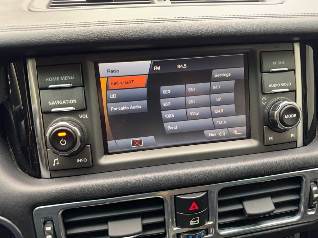 Used 2012 Land Rover Range Rover HSE image 55