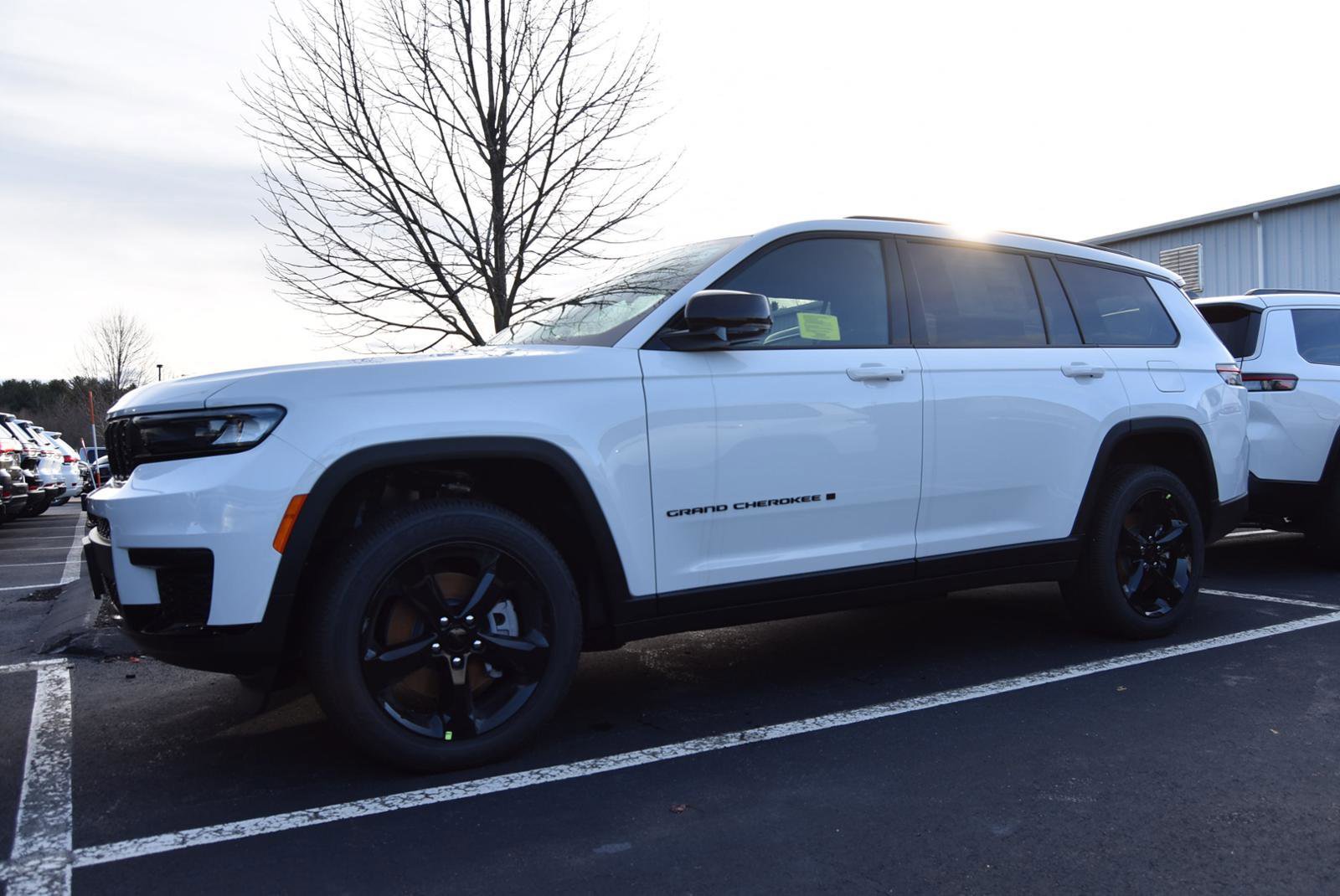New 2025 Jeep Grand Cherokee L Altitude image 4