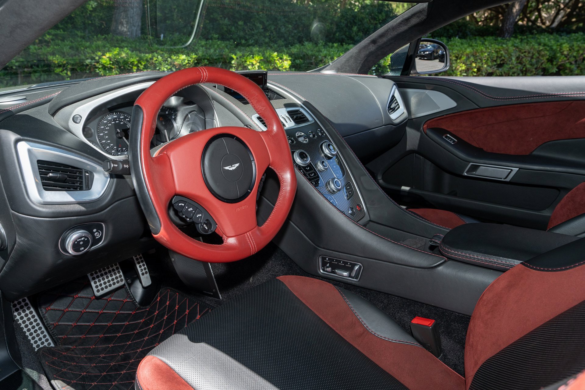 Used 2014 Aston Martin Vanquish Coupe image 14