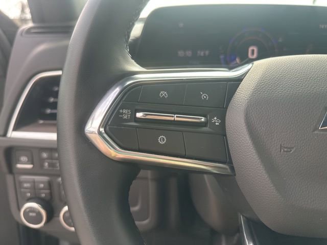 Used 2025 Chevrolet Suburban Z71 image 19