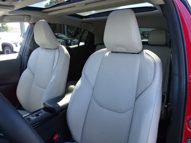 Used 2024 Toyota Prius FWD image 19