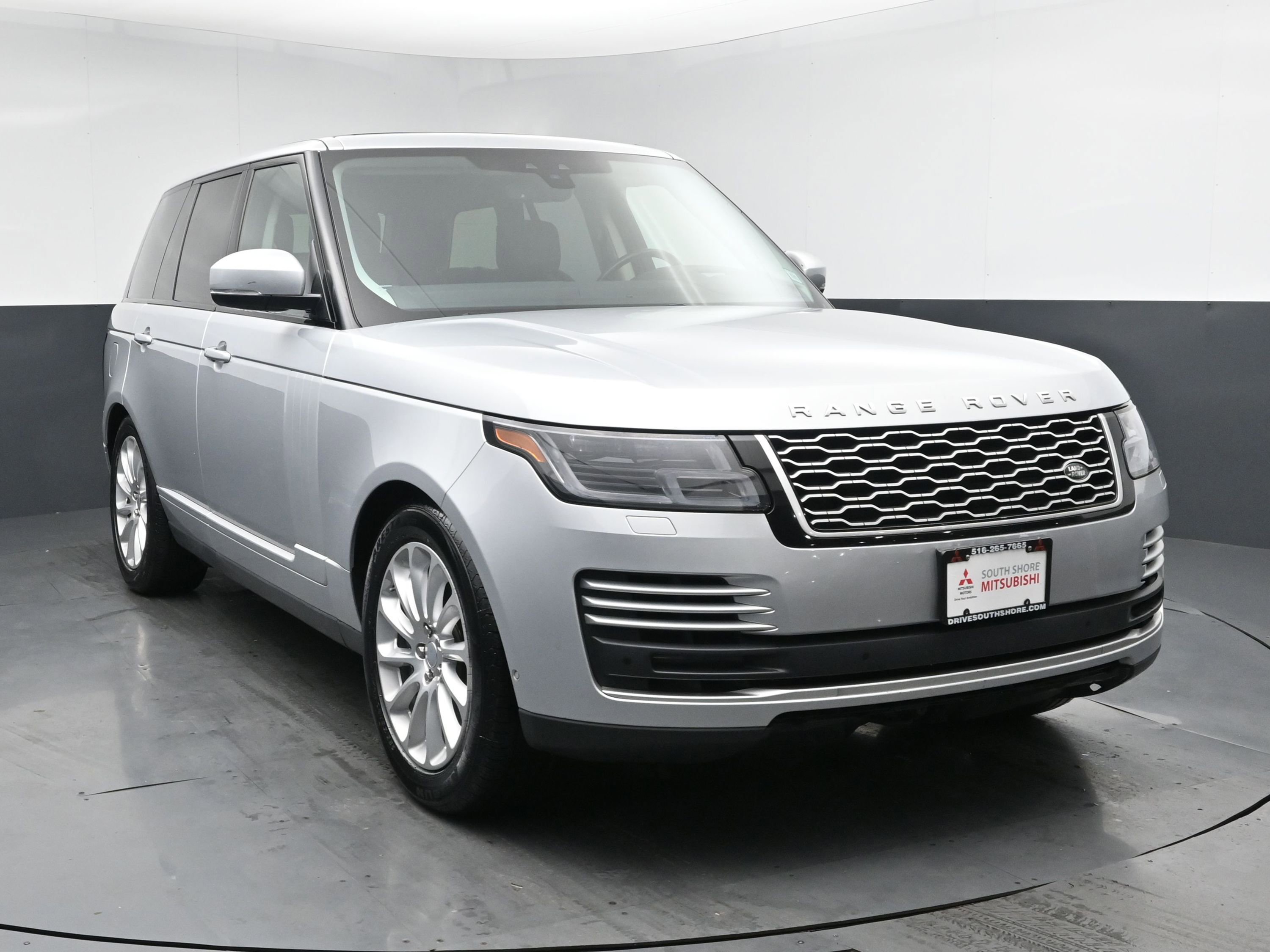 Used 2020 Land Rover Range Rover HSE image 2