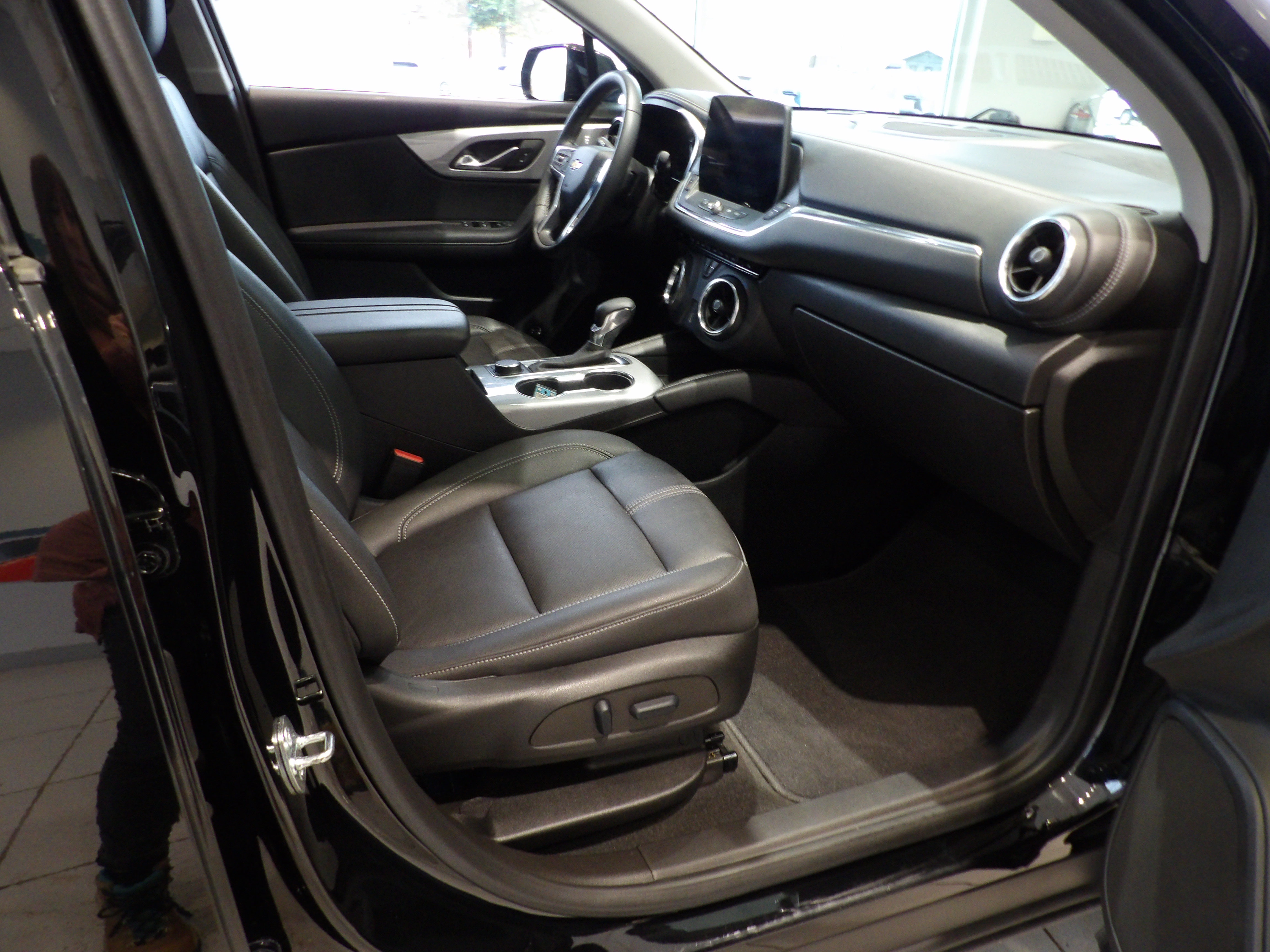 Used 2023 Chevrolet Blazer LT AWD/4WD image 26