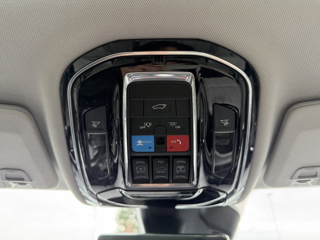 Used 2023 Jeep Grand Cherokee Overland w/ Adv Protech Group III image 28