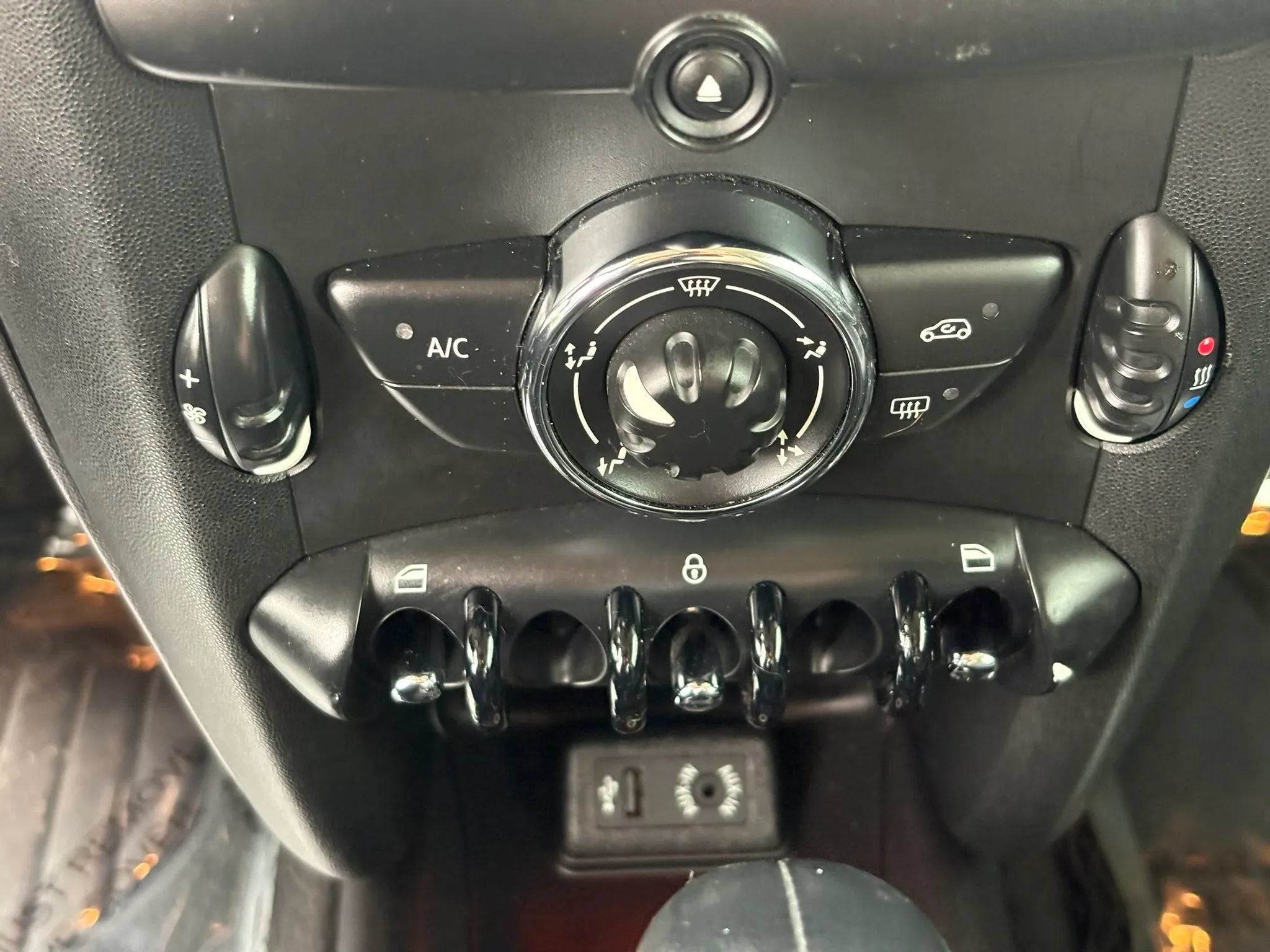 Used 2014 MINI Cooper Clubman FWD image 16