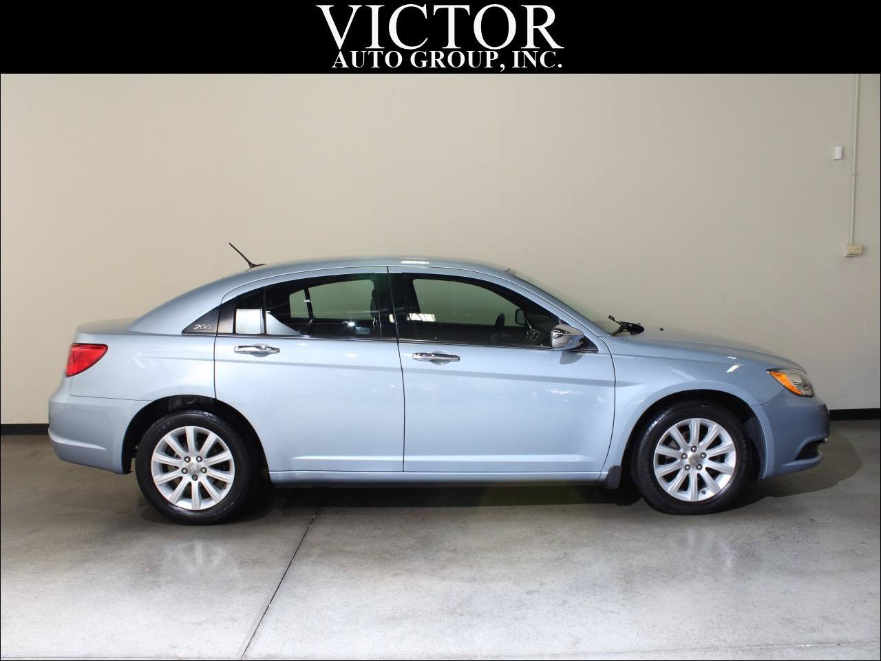 Used 2013 Chrysler 200 Limited FWD image 8