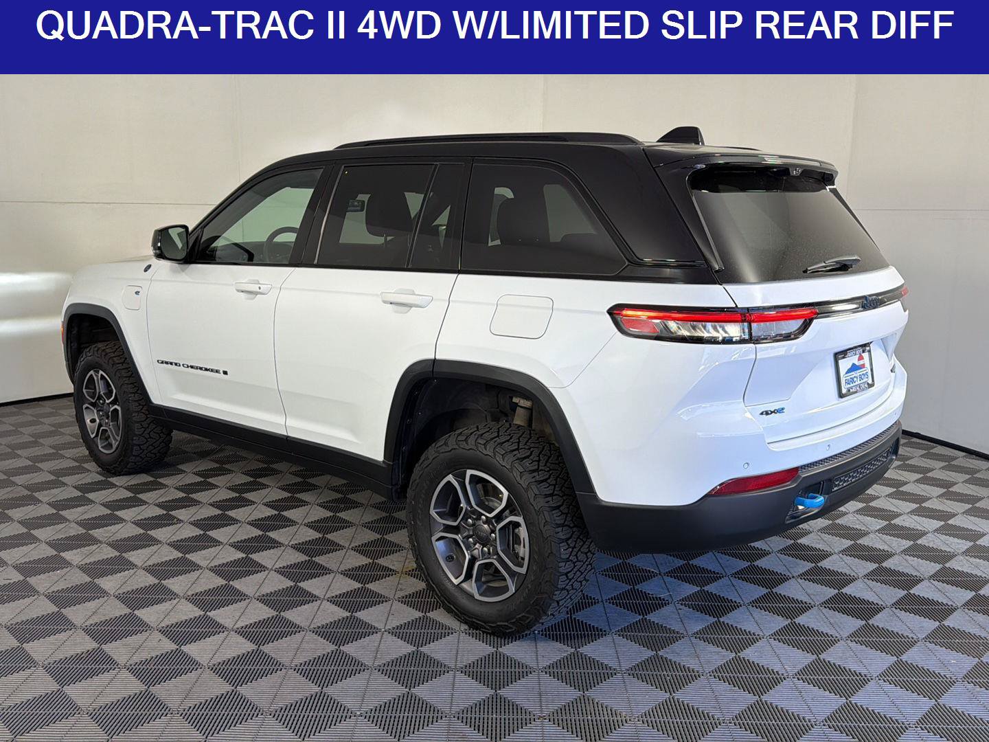 Used 2023 Jeep Grand Cherokee Trailhawk w/ Advanced Protech Group II AWD/4WD image 7