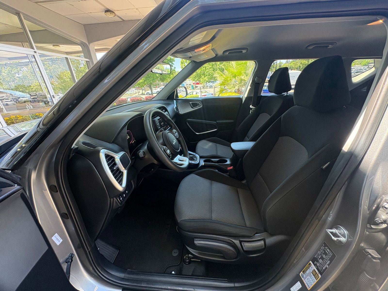 Used 2025 Kia Soul LX w/ LX Technology Package FWD image 24