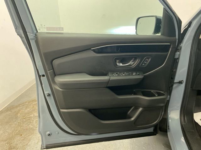 Certified 2025 Honda Pilot Touring image 21