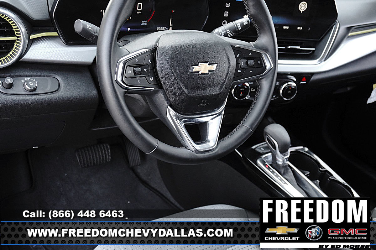 Used 2025 Chevrolet Trax LT w/ Driver Confidence Package FWD image 20
