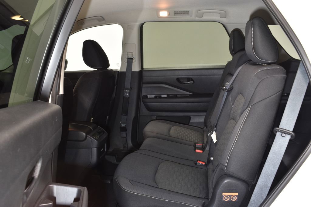 Used 2023 Nissan Pathfinder SV image 27