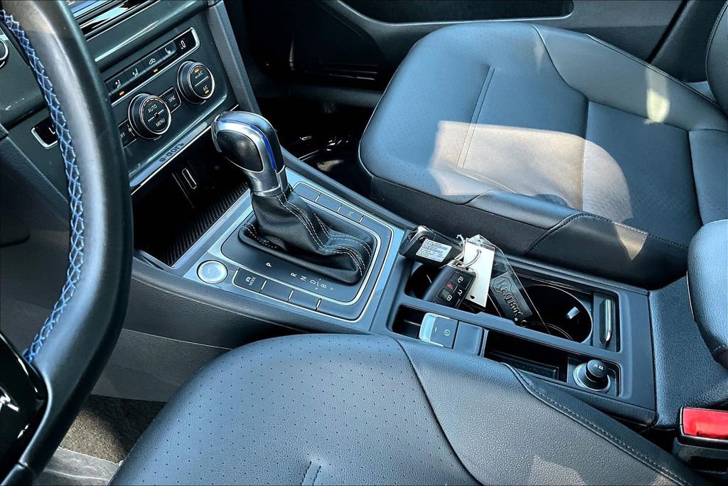 Used 2015 Volkswagen e-Golf SEL Premium FWD image 18