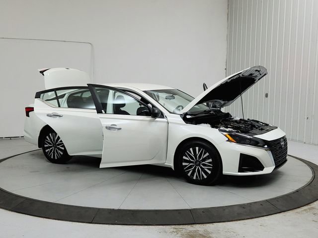 Used 2025 Nissan Altima 2.5 SV FWD image 9