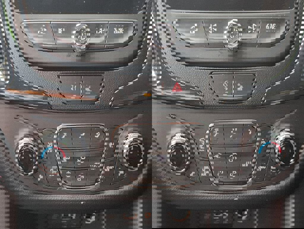 Used 2022 Chevrolet Equinox RS w/ RS Leather Package image 21