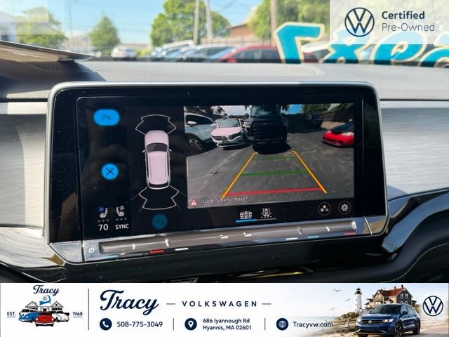 Certified 2024 Volkswagen Atlas Cross Sport SE w/ Panoramic Sunroof Package AWD/4WD image 17