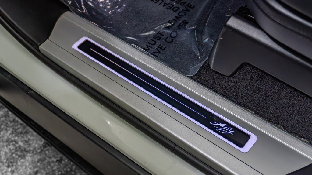 Used 2021 Land Rover Range Rover Autobiography Fifty Edition image 28