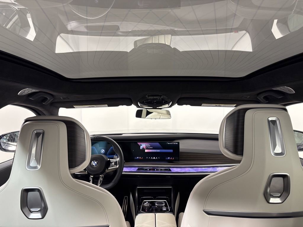 Used 2024 BMW 760i xDrive w/ Executive Package image 20