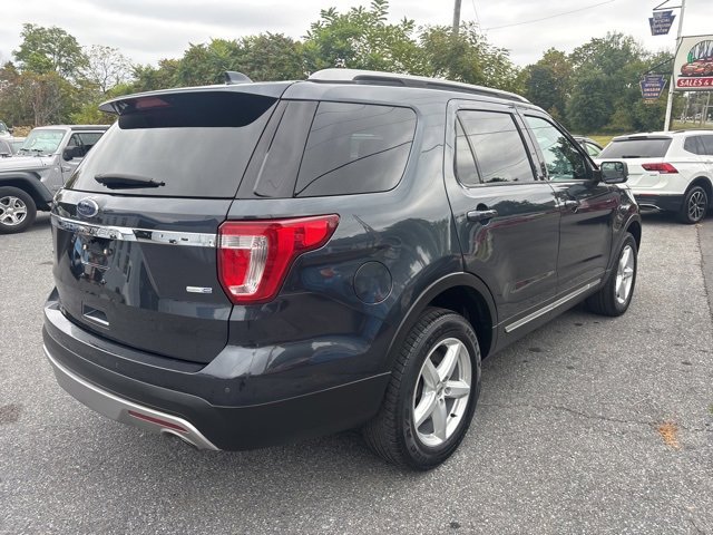Used 2017 Ford Explorer XLT image 6