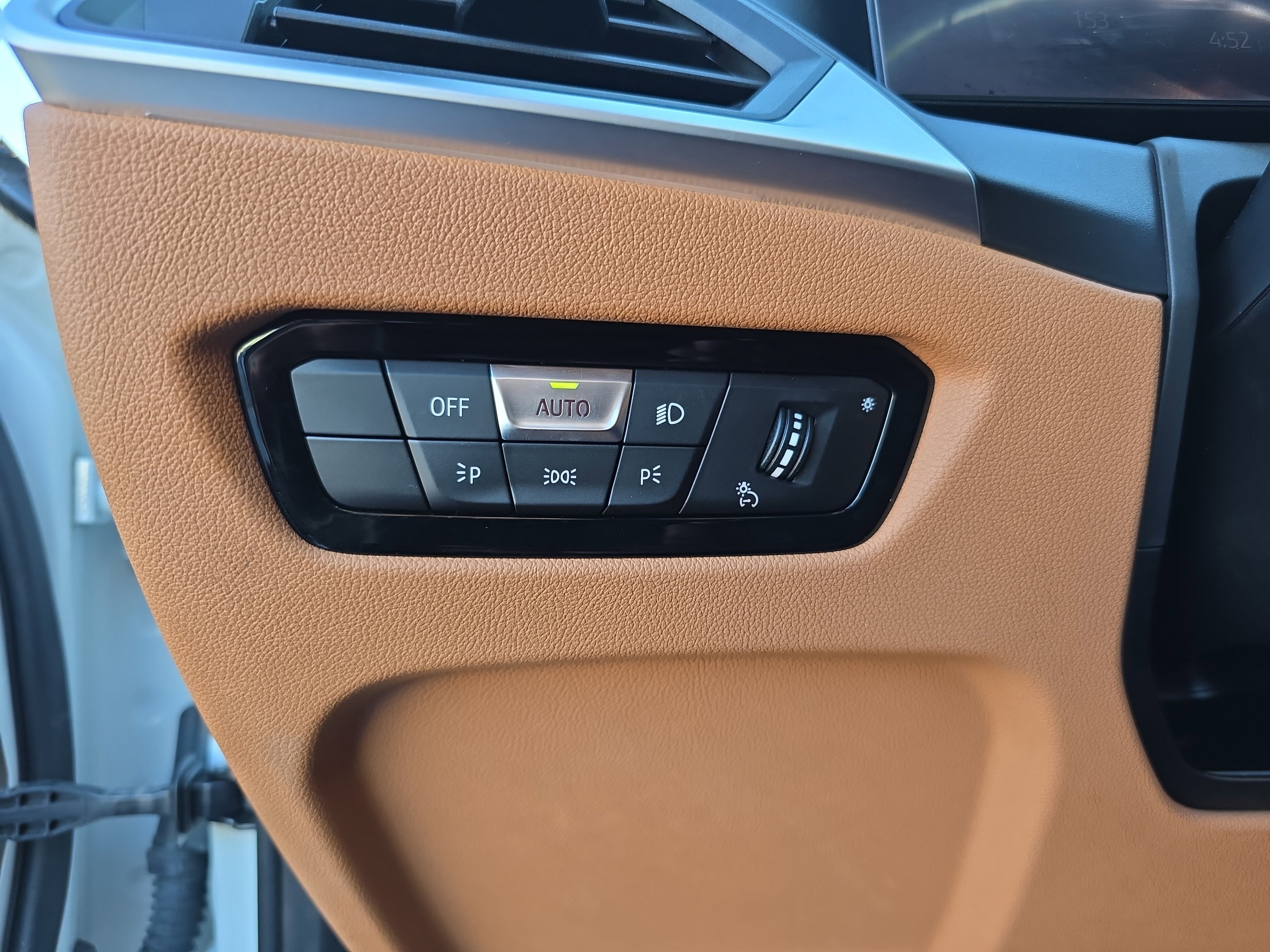 Used 2023 BMW 330i xDrive Sedan w/ Premium Package image 25