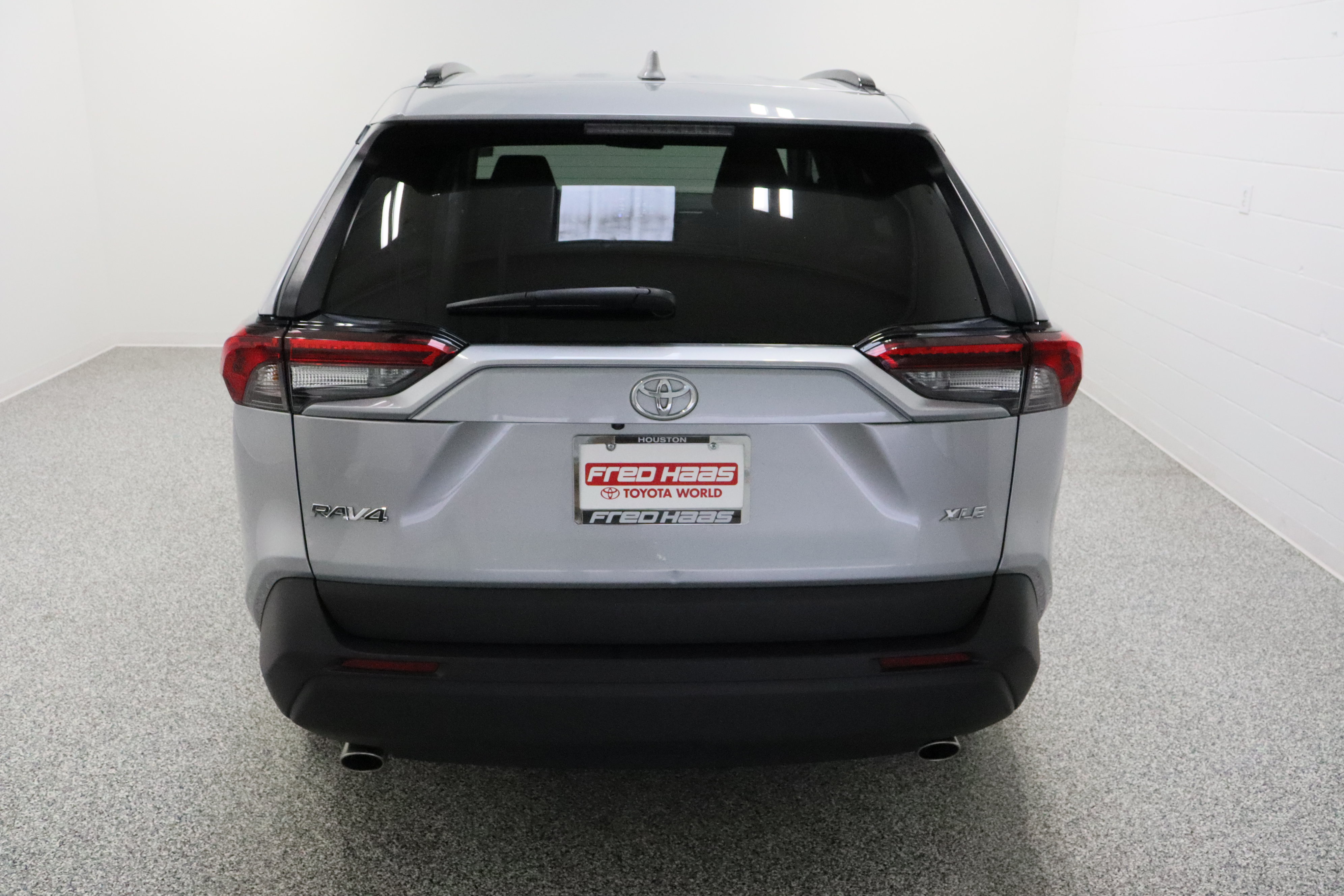 Used 2025 Toyota RAV4 XLE FWD image 8