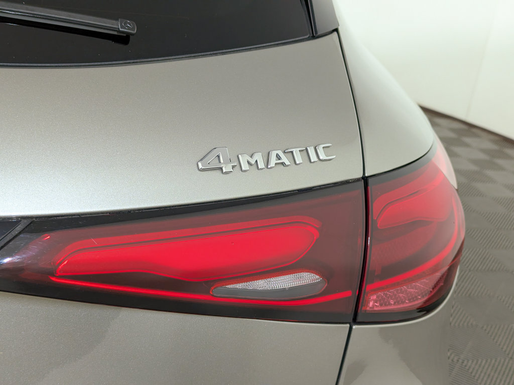 Used 2024 Mercedes-Benz GLC 300 4MATIC image 10