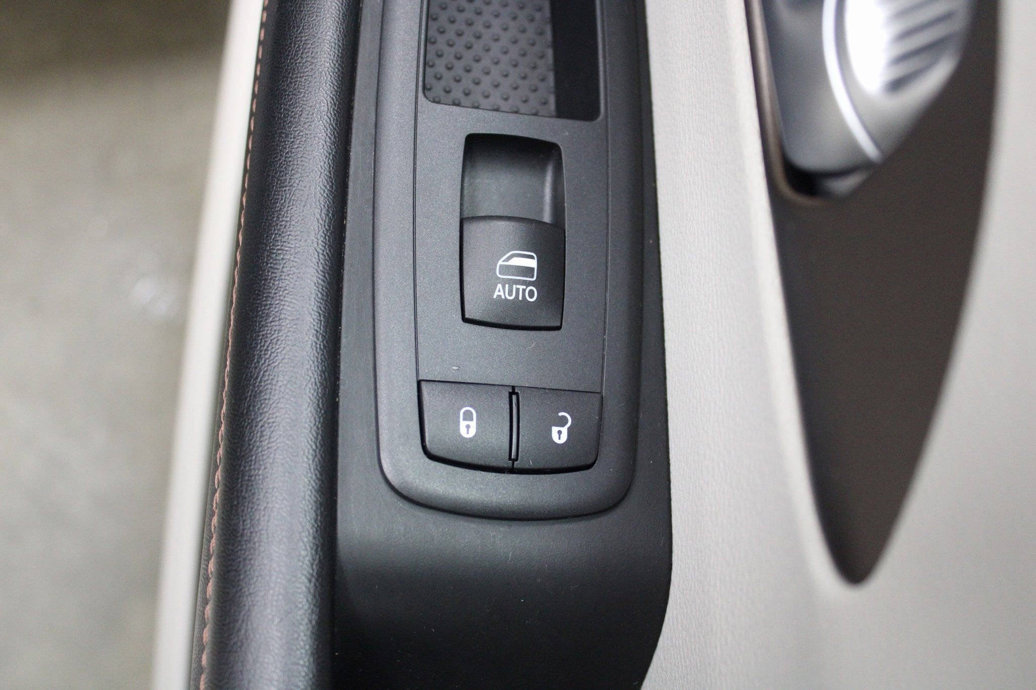 Used 2018 Chrysler Pacifica Touring Plus image 27