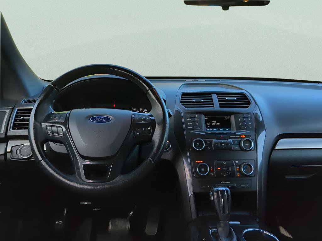 Used 2018 Ford Explorer XLT image 12