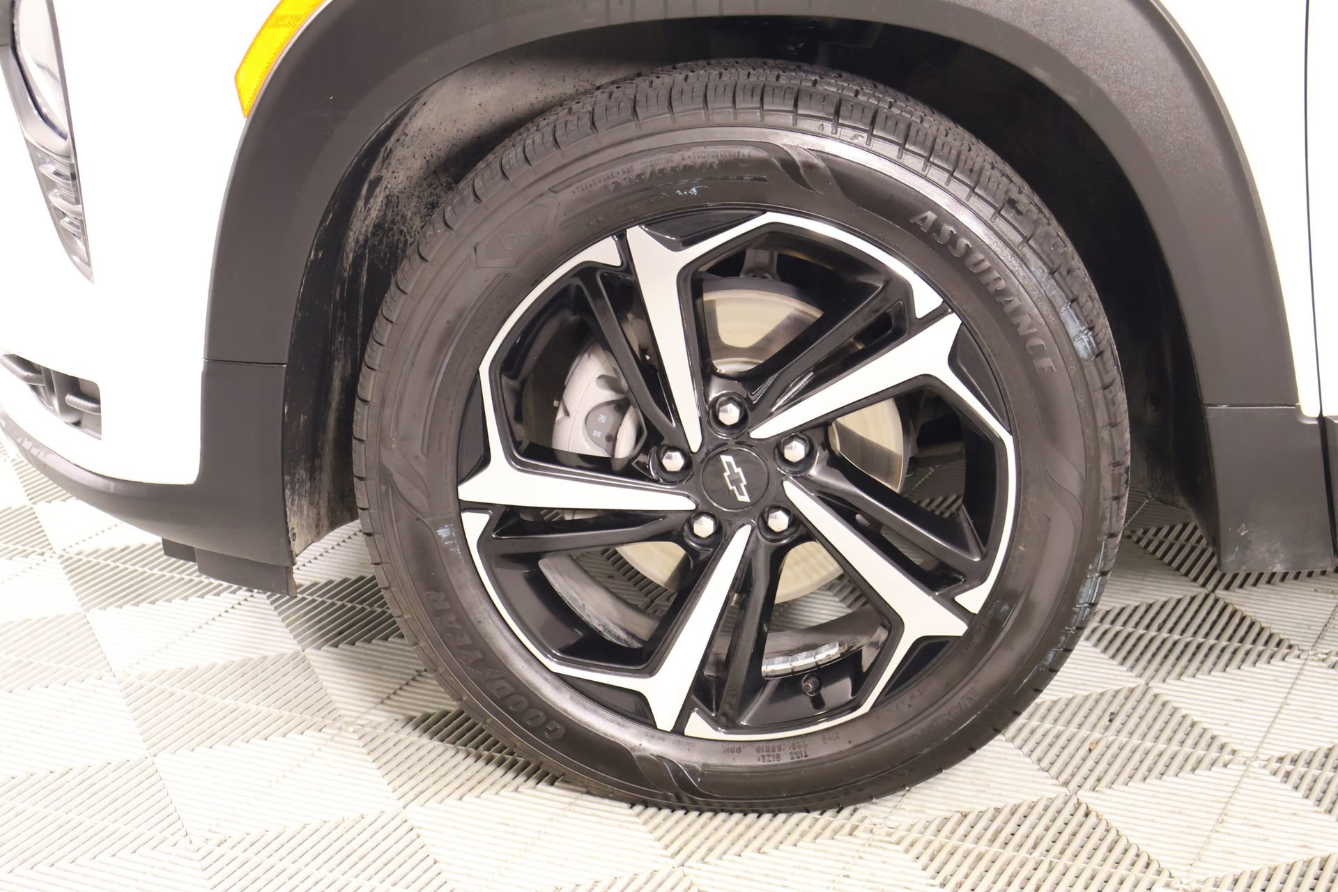 Used 2023 Chevrolet TrailBlazer RS w/ Sun and Liftgate Package FWD image 18