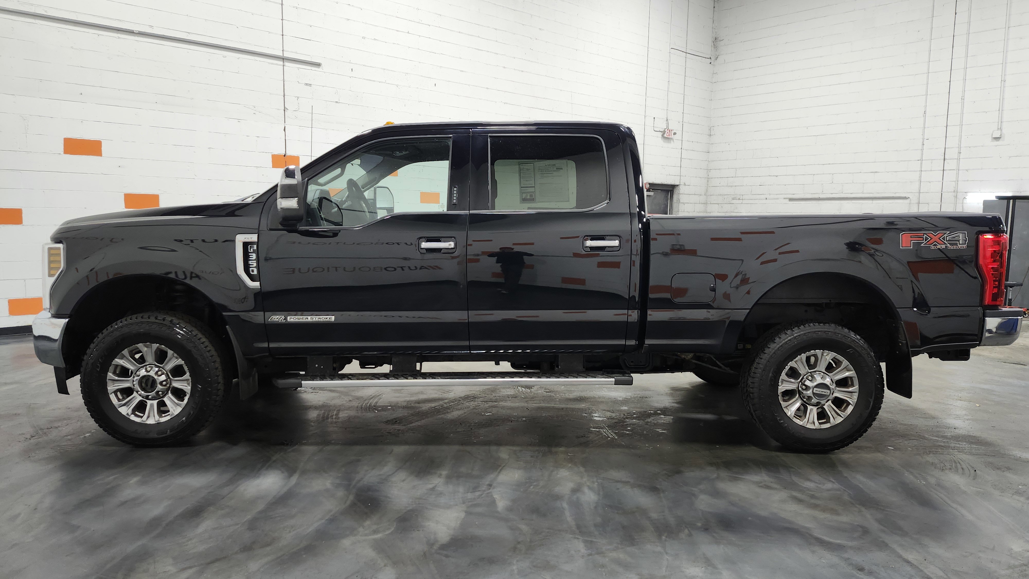 Used 2019 Ford F350 XLT w/ XLT Premium Package image 15