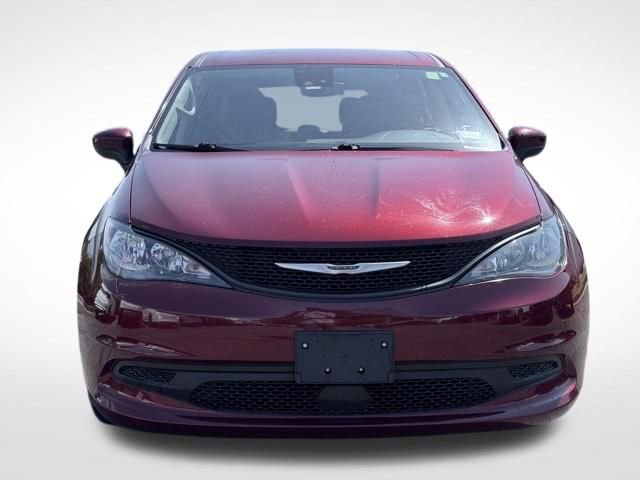 Used 2023 Chrysler Voyager LX FWD video 2