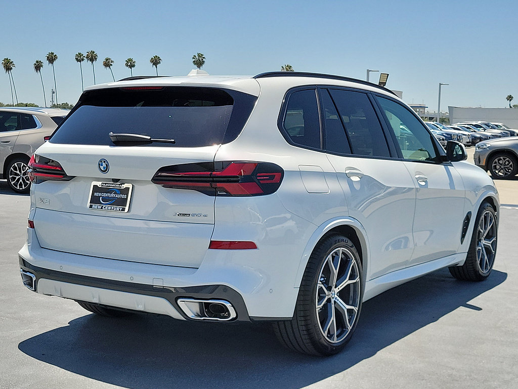 New 2026 BMW X5 xDrive50e w/ M Sport Package AWD/4WD image 3